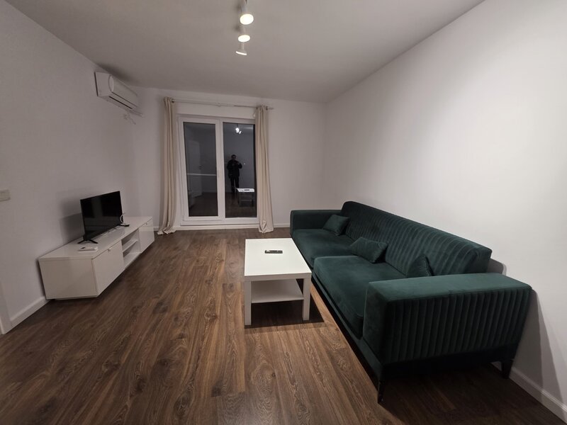 Trapezului, 15 minute metrou, pe strada Taifunului, bloc 2018, loc parcare