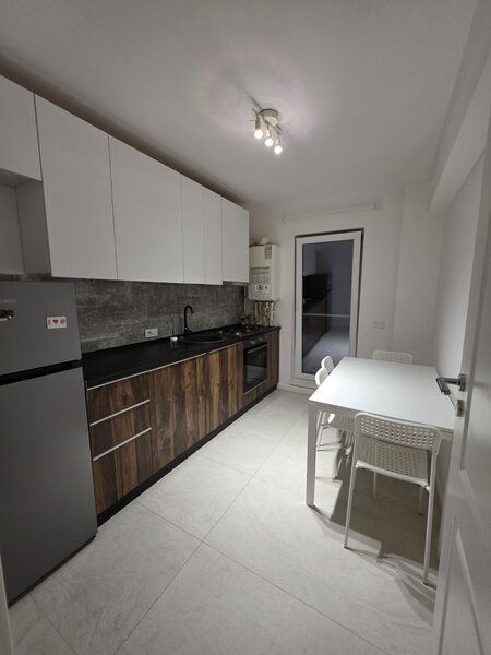 Trapezului, 15 minute metrou, pe strada Taifunului, bloc 2018, loc parcare